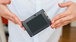 ¿Cuál es la diferencia entre los SSD empresariales y los SSD para consumidores?